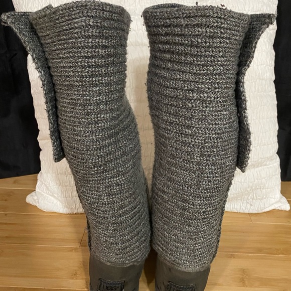 Grey Size 8 UGG Classic Cardy II Button Detailed Boots - Picture 3 of 14